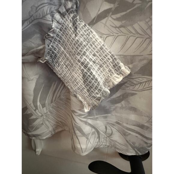 Calvin Klein Women’s Sheer Tropical Leaf Print Blouse Gray White M - Picture 2 of 8